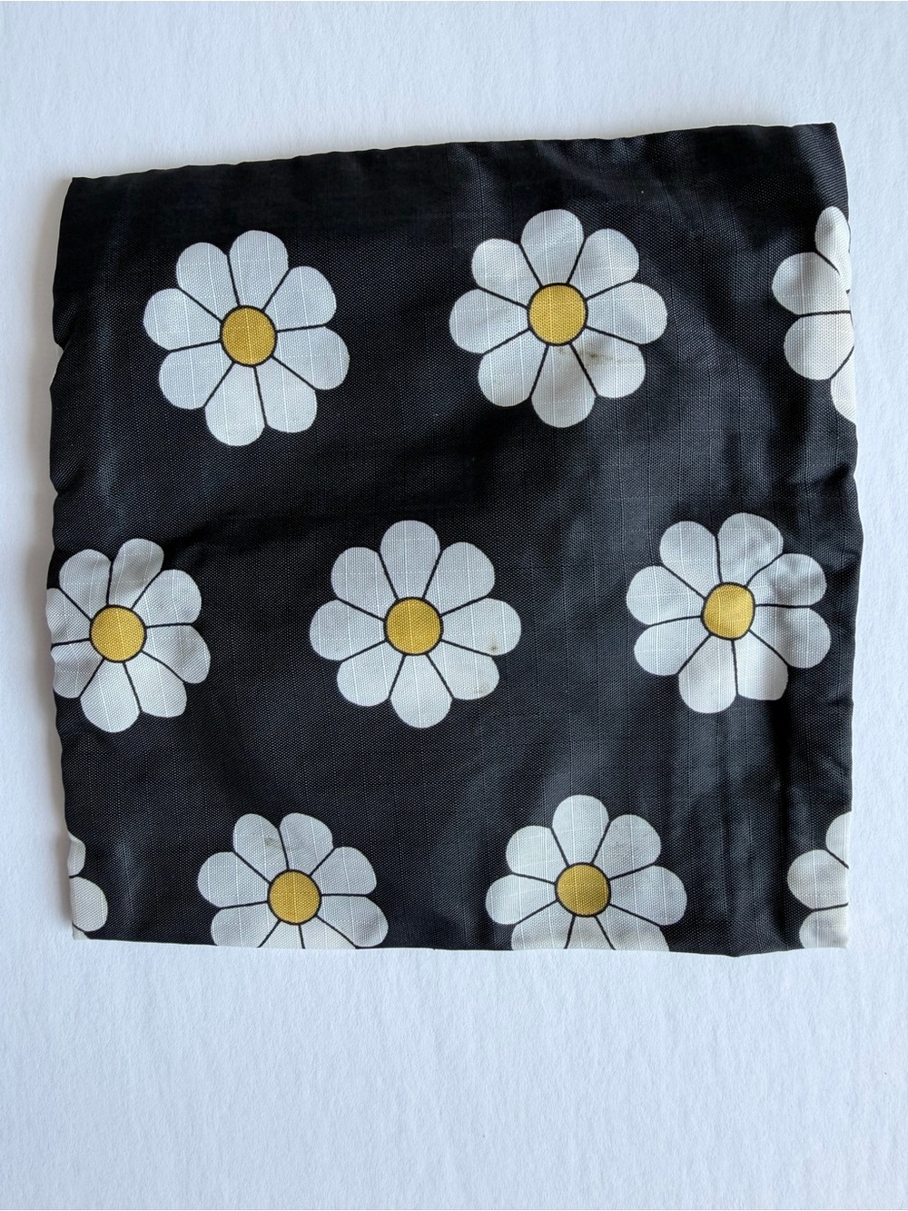 EUC BAGGU Black Daisy Standard Size - Picture 5 of 6